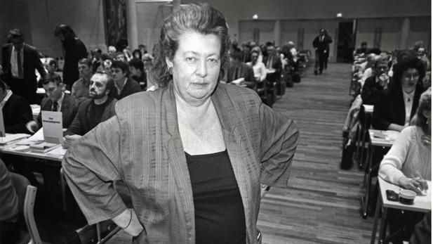<p><span class="caption-right">HK-SJEF: Sidsel Bauck (1929–2005) var myndig leder av Handel og Kontor.&nbsp;<span class="caption-left">Foto: Terje Akerhaug / Arbeiderbevegelsens arkiv og bibliotek</span>&nbsp;</span></p>