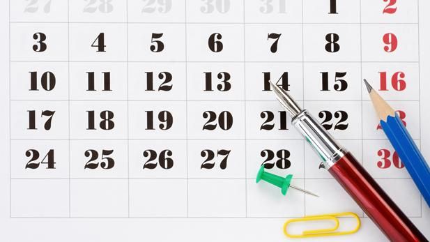 <p>TIDSKABALEN: Alternative arbeidstidsordninger går gjerne ut på å komprimere jobb og fritid i to mer separate blokker. Ansatte vil da kunne få utvidede perioder med fridager dersom de går med på å jobbe mer enn arbeidsmiljølovens norm i andre perioder.</p>