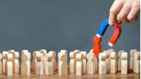 <p>Vår måte å organisere arbeidsmarkedet på ser ut til å stoppe digitale plattformers forsøk på å løsrive seg helt fra arbeidsgiveransvar og tariffavtaler. Like fullt: Lav inntekt og små kontrakter er normen.</p>