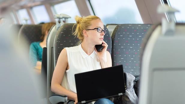 <p>NY TEKNOLOGI gir nye muligheter for å jobbe mer fritt og selvstendig. Spørsmålet er om de som jobber reelt sett er så «selvstendige» at de ikke skal kunne beskyttes av lover eller tariffavtaler som er ment å beskytte arbeidstakere.</p>